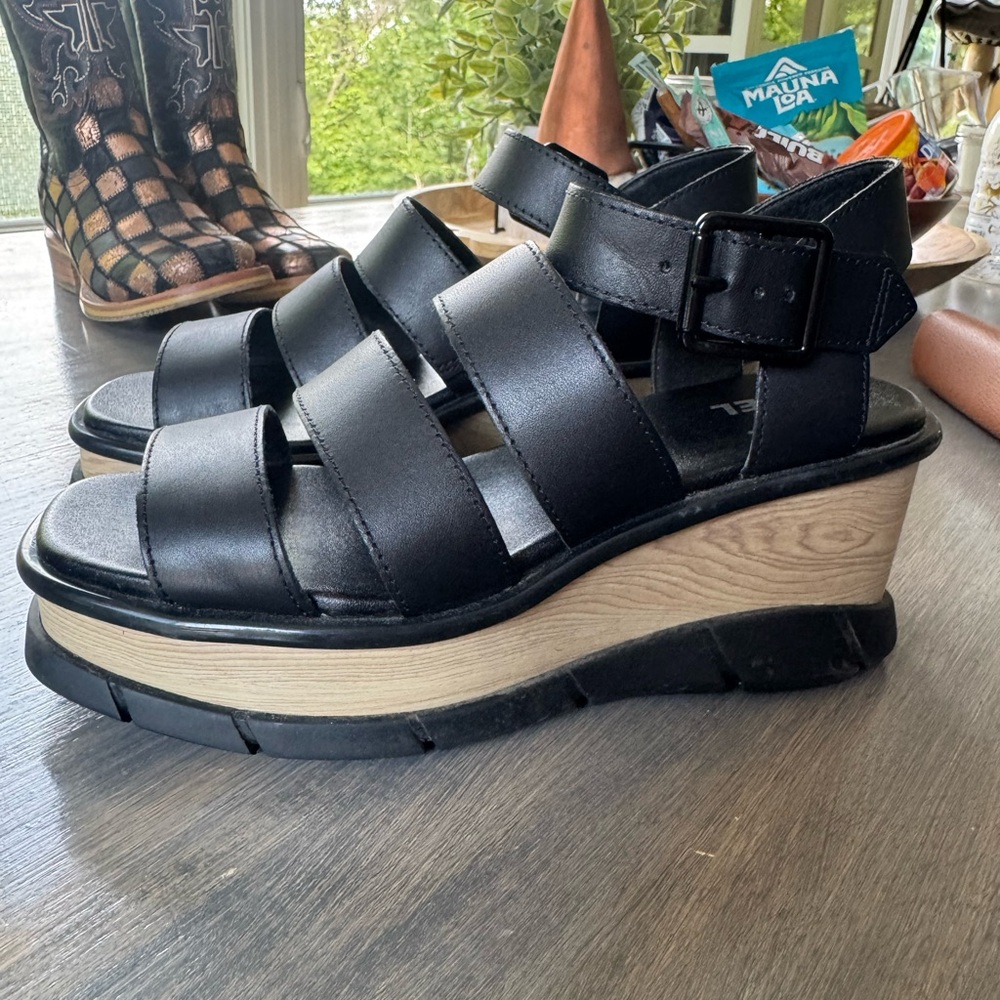 Sorel Joanie III Stylish Leather Black Platform Sandals